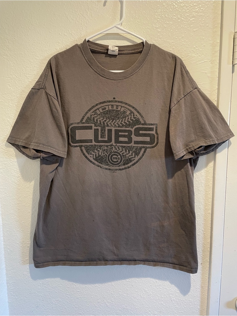 Gildan Men's XL Gray Iowa Cubs Minor League Baseball Short Sleeve Graphic Tee